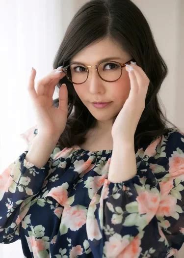 【沖田杏梨の高画質エロ画像486枚】Lカップ爆乳AV女優の脱衣。